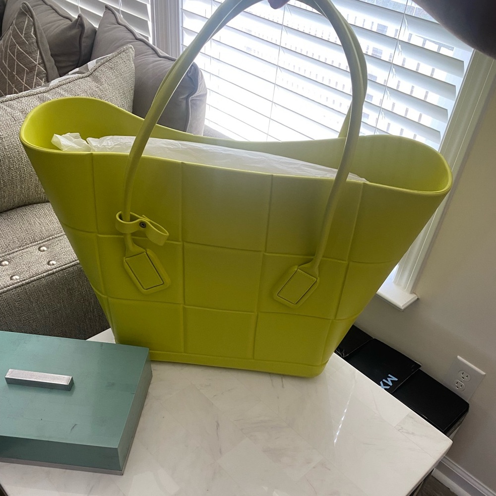 Bottega Veneta Medium Acro Rubber Tote